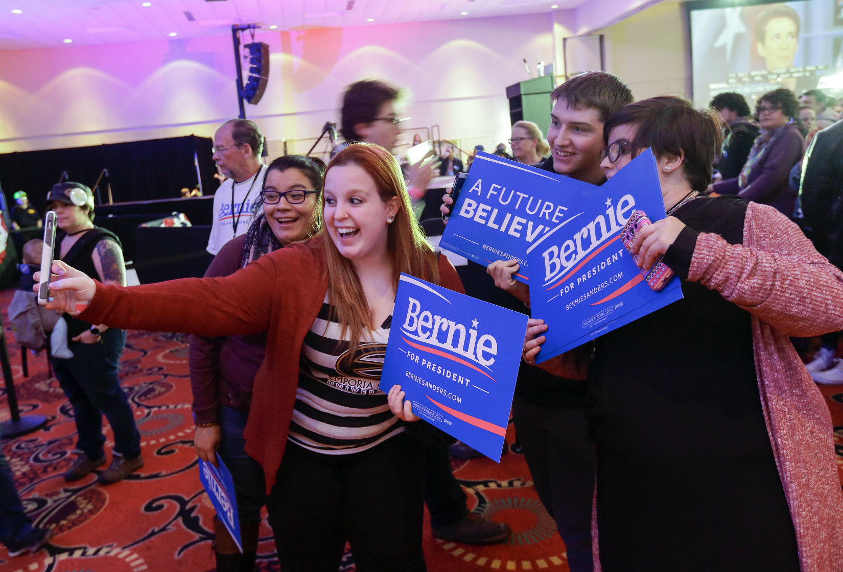 IOWA CAUCUS 2016 - LATE